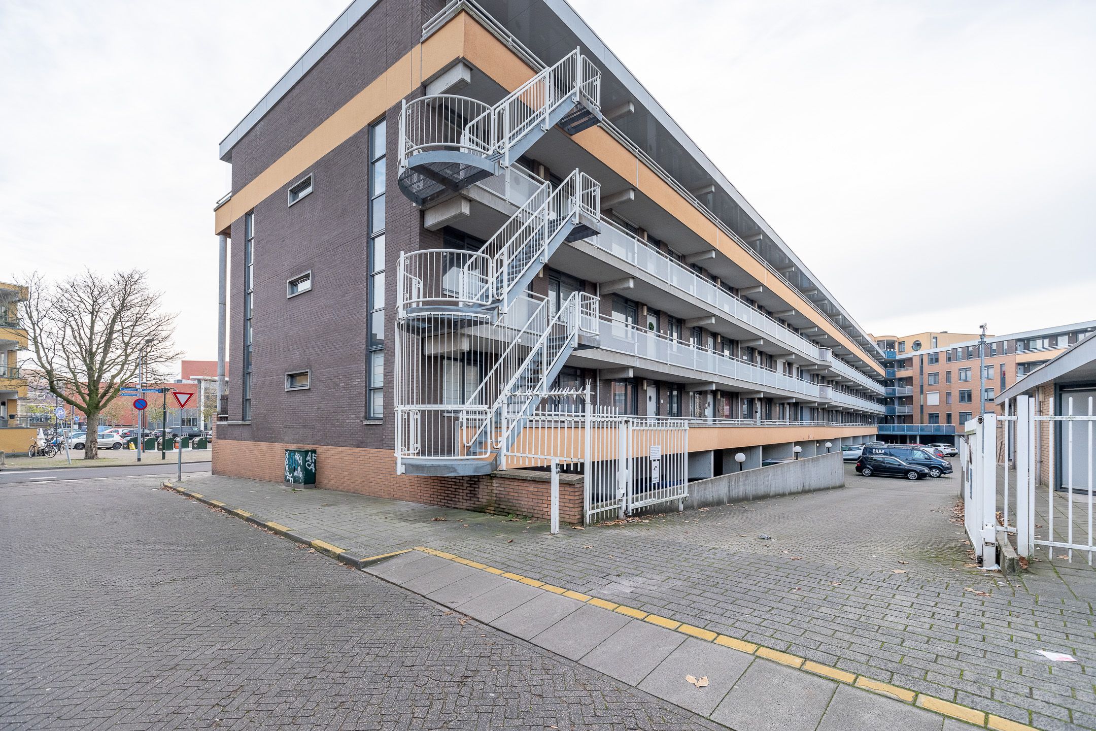 Photo 24 of Naarderstraat 38-B