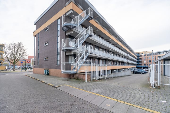 Foto 24 van Naarderstraat 38-B