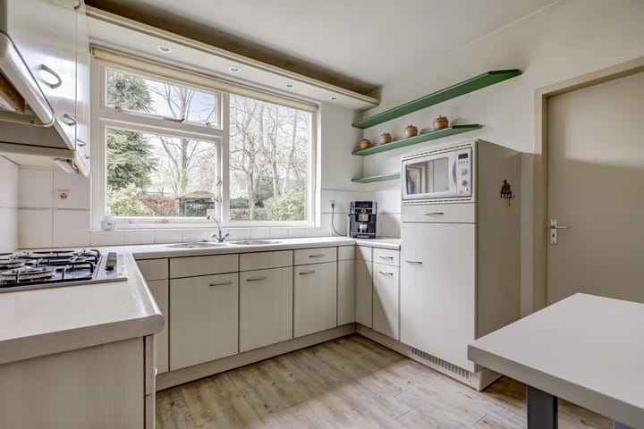 Photo 12 of Dr. P. C. de Brouwerlaan 11