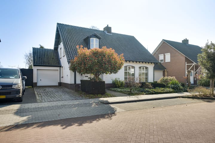 Foto 1 van Pastoor van Crugtenlaan 4