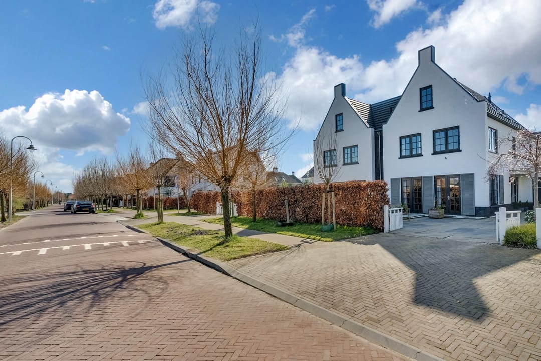 Foto 1 van Adriana van Roonlaan 90