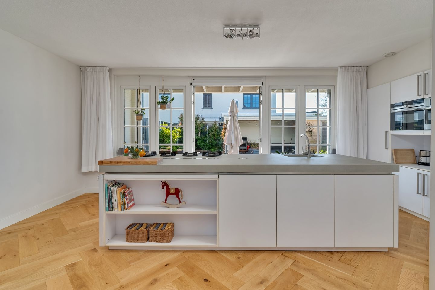 Foto 20 van Adriana van Roonlaan 90