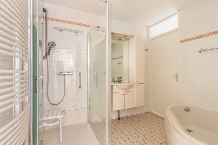 Foto 18 van Van Eesterenplein 276