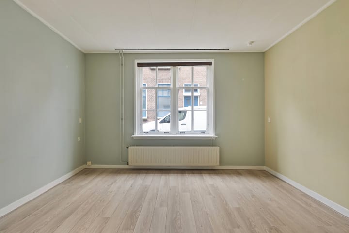 Photo 10 of Sint Antheunisstraat 16