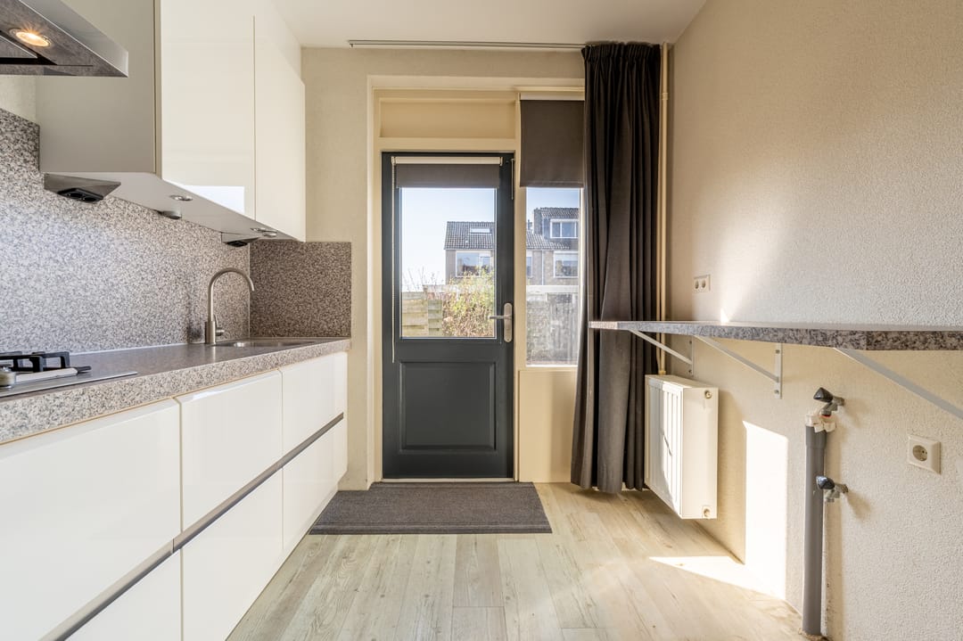 Photo 11 of Irisstraat 11