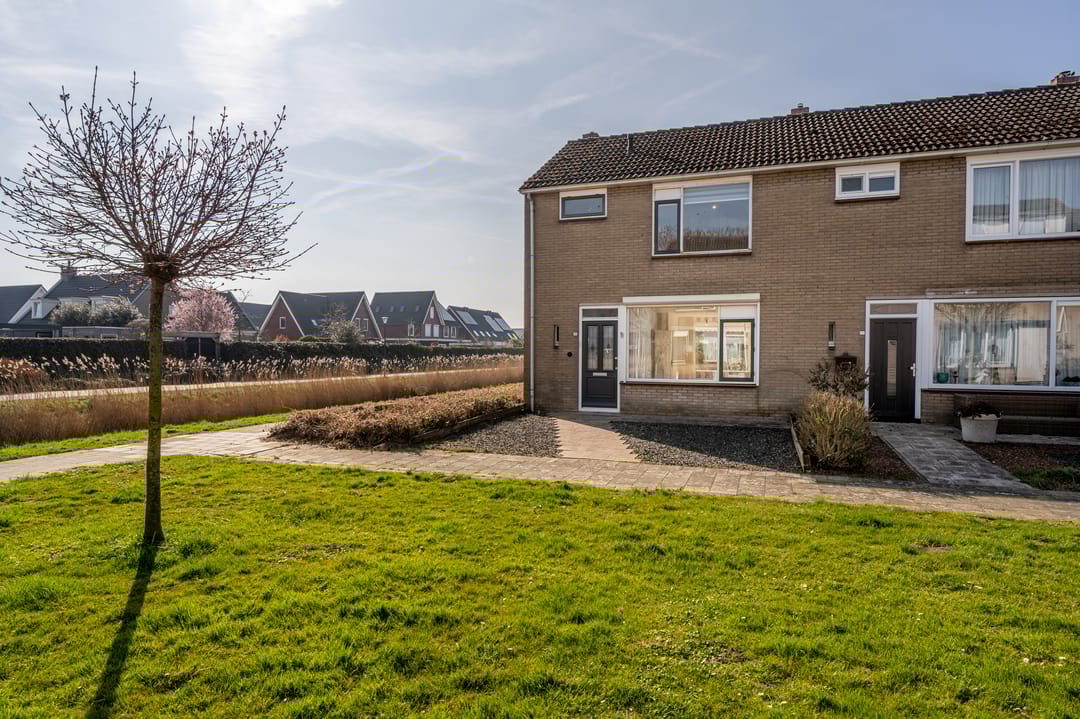 Photo 32 of Irisstraat 11