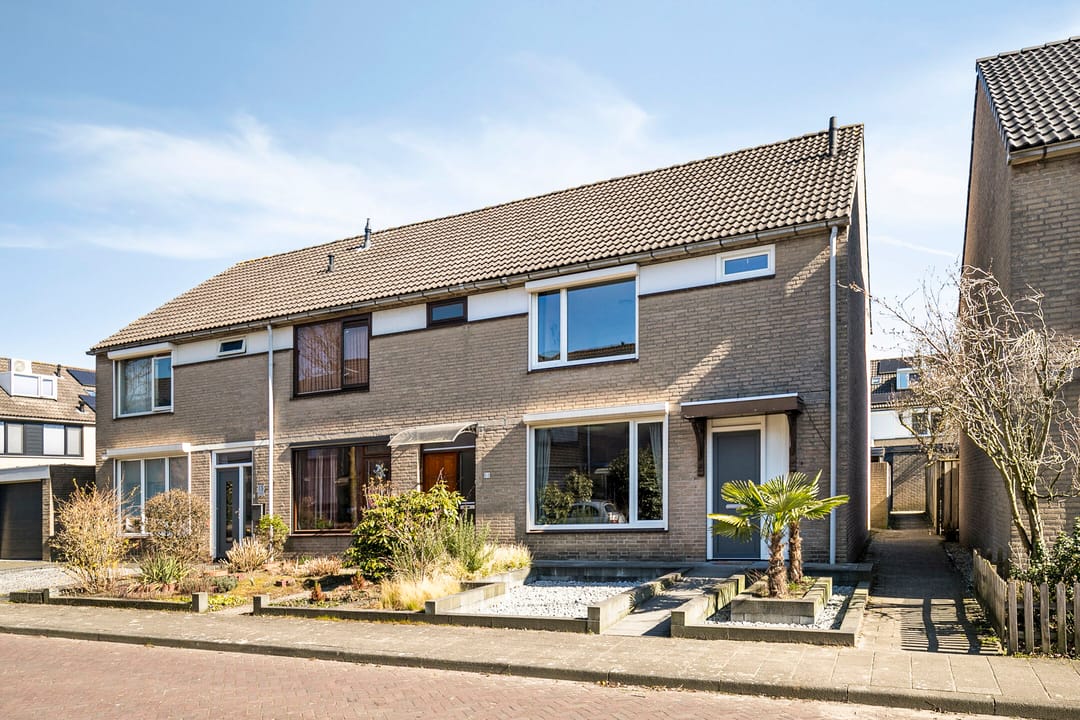 Foto 1 van Pater Dr. Loffeldstraat 9