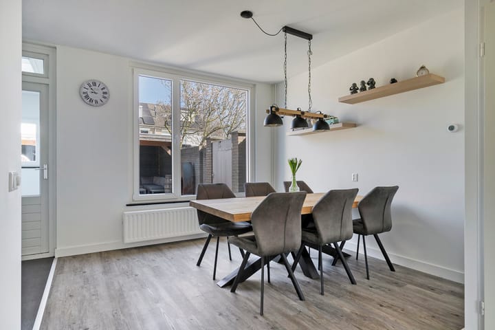 Foto 12 van Pater Dr. Loffeldstraat 9