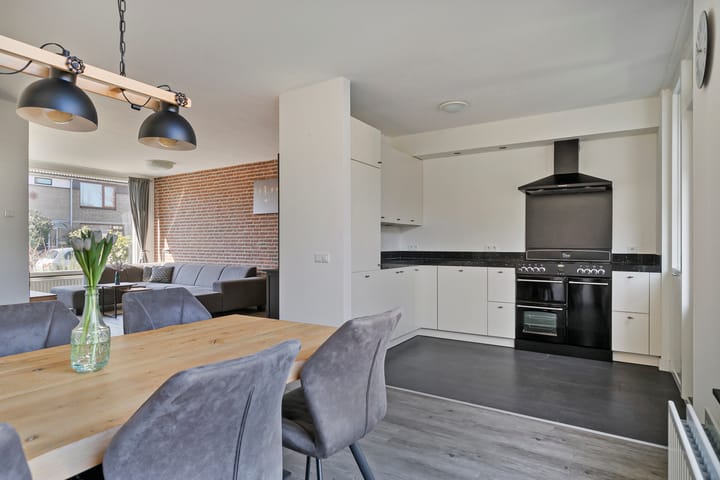 Foto 13 van Pater Dr. Loffeldstraat 9