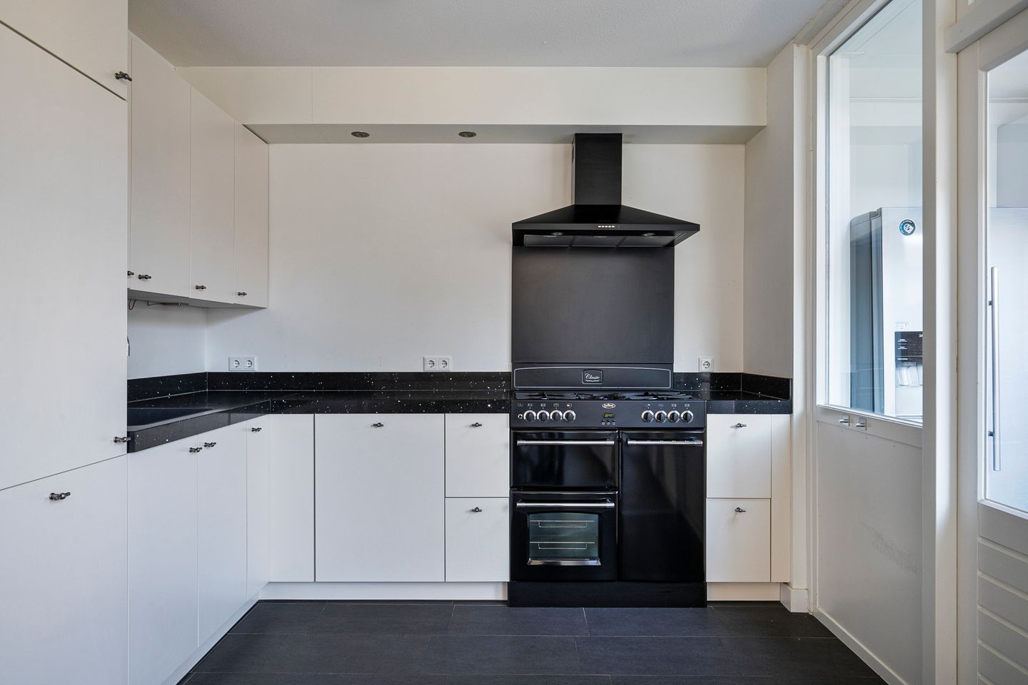 Foto 14 van Pater Dr. Loffeldstraat 9