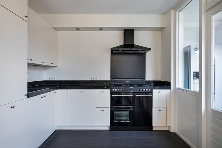 Foto 14 van Pater Dr. Loffeldstraat 9