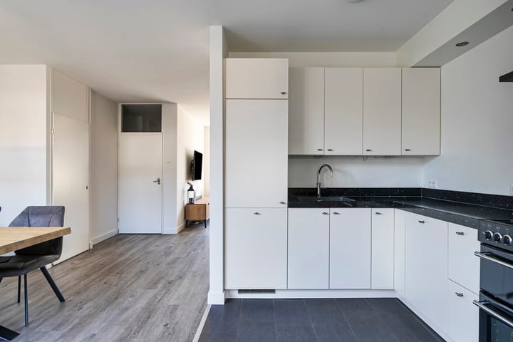 Foto 16 van Pater Dr. Loffeldstraat 9