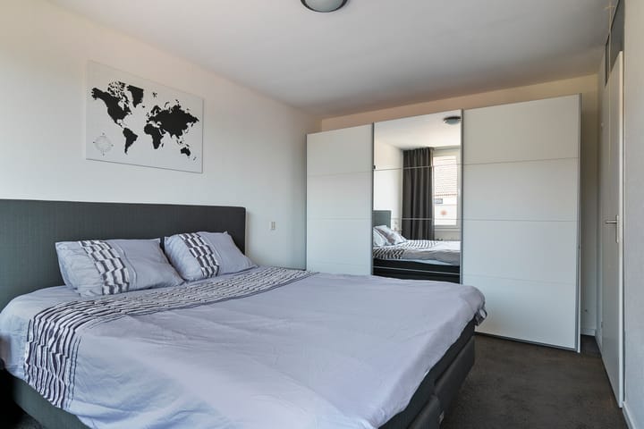 Foto 21 van Pater Dr. Loffeldstraat 9