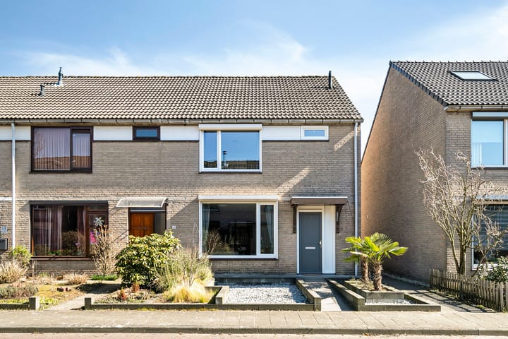 Foto 36 van Pater Dr. Loffeldstraat 9