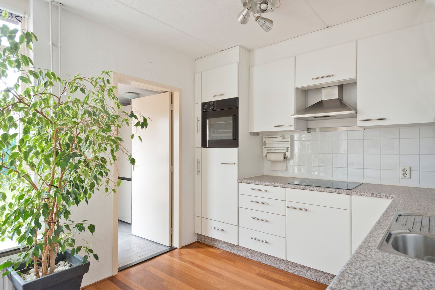 Photo 20 of van Goyenstraat 32