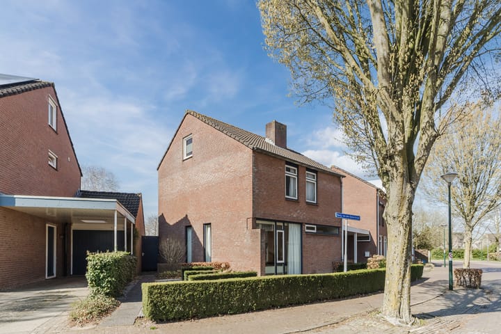 Foto 4 van Burg. Van den Oeverstraat 2