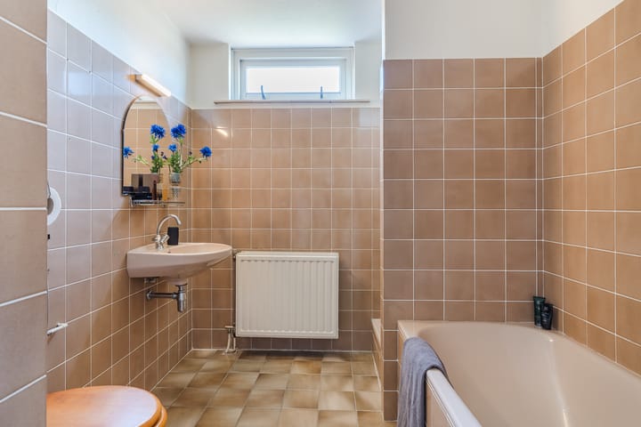 Foto 19 van Burg. Van den Oeverstraat 2