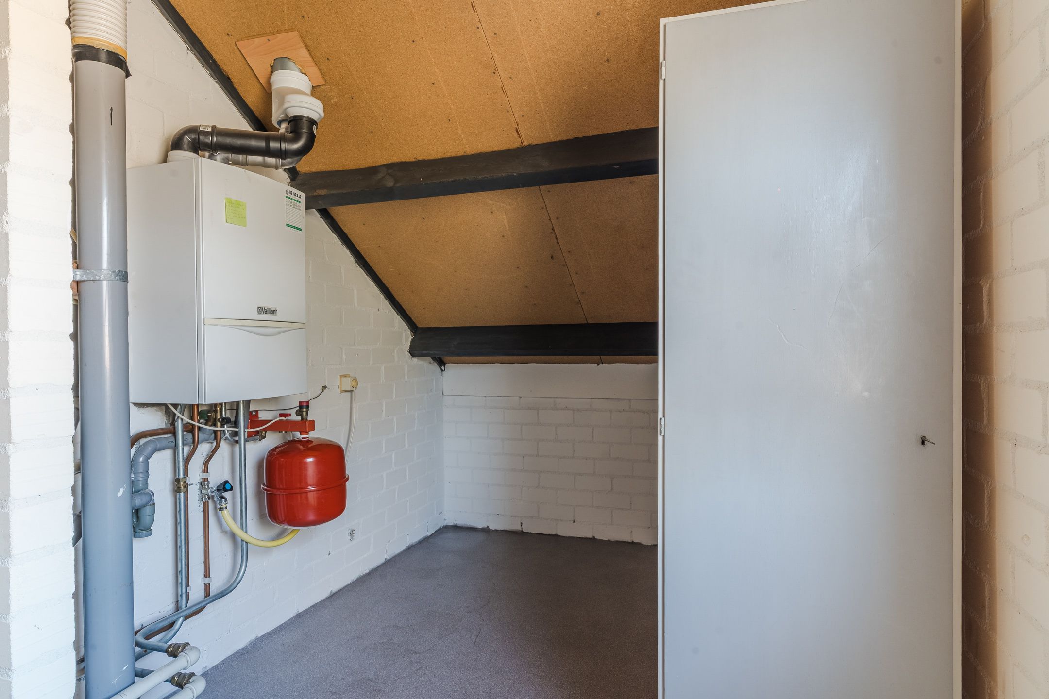 Foto 24 van Burg. Van den Oeverstraat 2