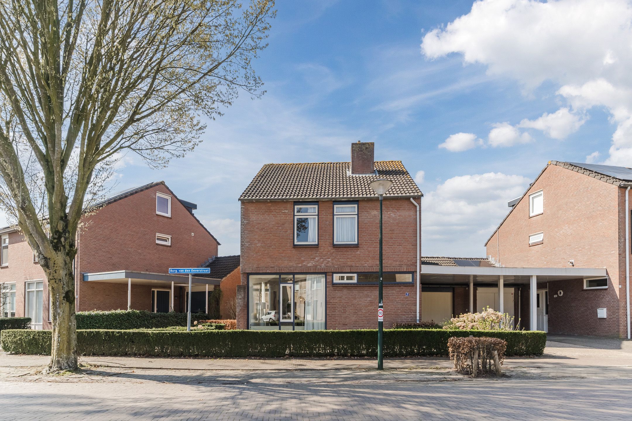 Foto 27 van Burg. Van den Oeverstraat 2