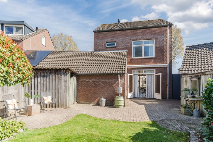 Foto 29 van Burg. Van den Oeverstraat 2