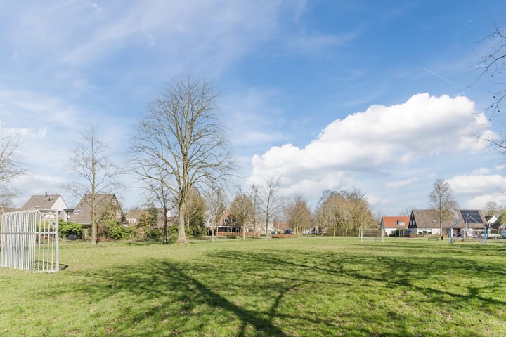 Foto 34 van Burg. Van den Oeverstraat 2