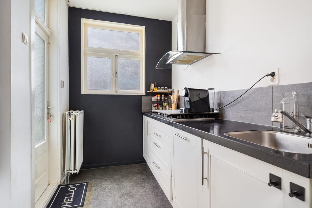 Photo 11 of Edisonstraat 14-B