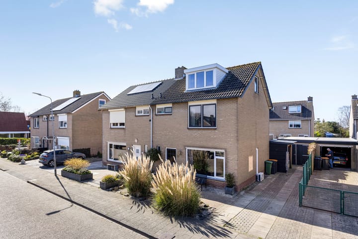 Photo 1 of Kamillestraat 14