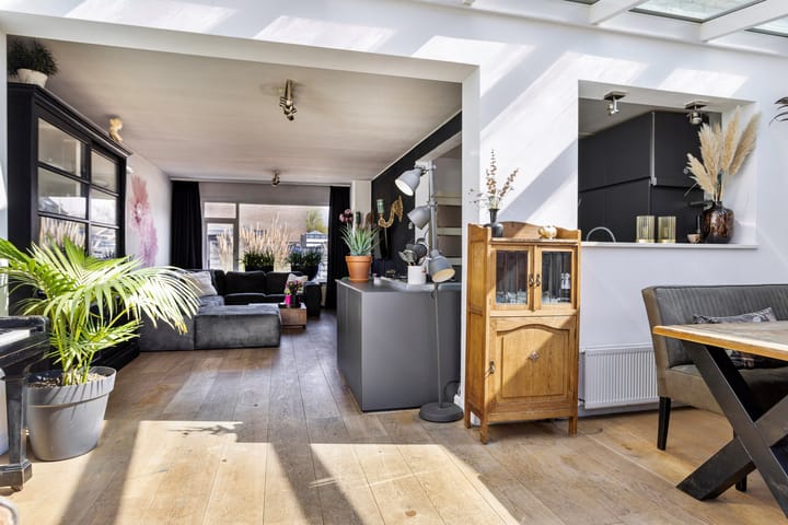 Photo 11 of Kamillestraat 14