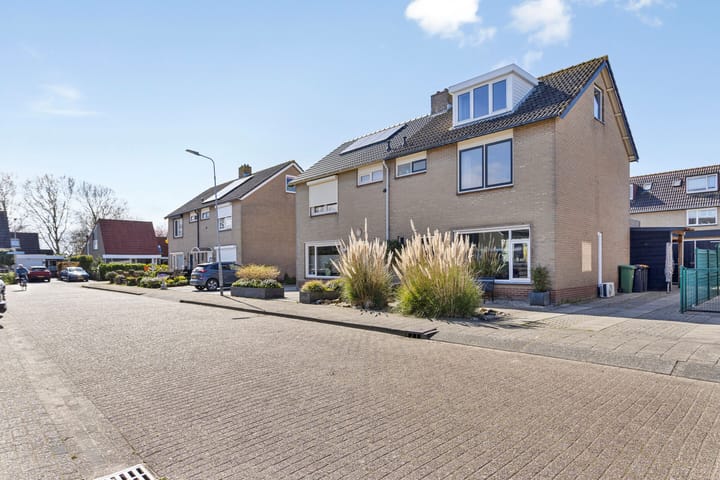 Photo 25 of Kamillestraat 14