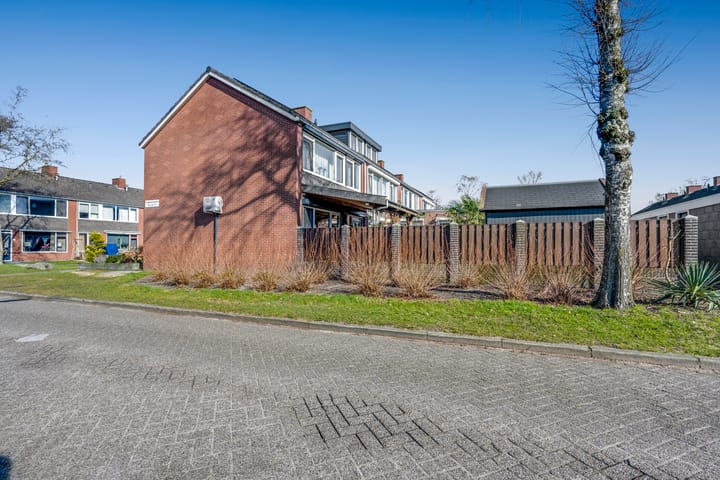 Foto 38 van Voeghoutenstraat 61