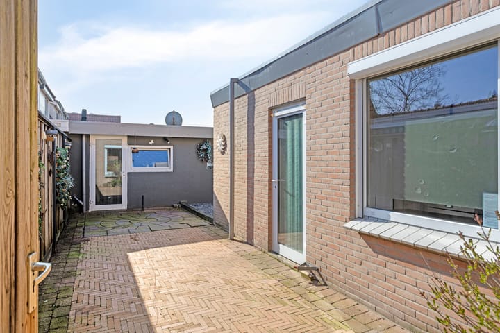 Foto 18 van Tjibbe Knolstraat 16