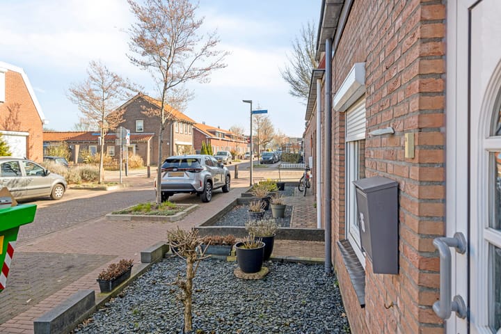 Foto 22 van Tjibbe Knolstraat 16