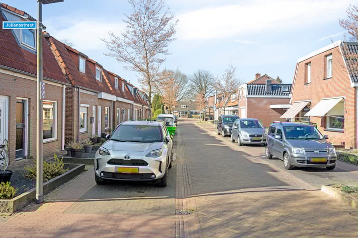 Foto 23 van Tjibbe Knolstraat 16