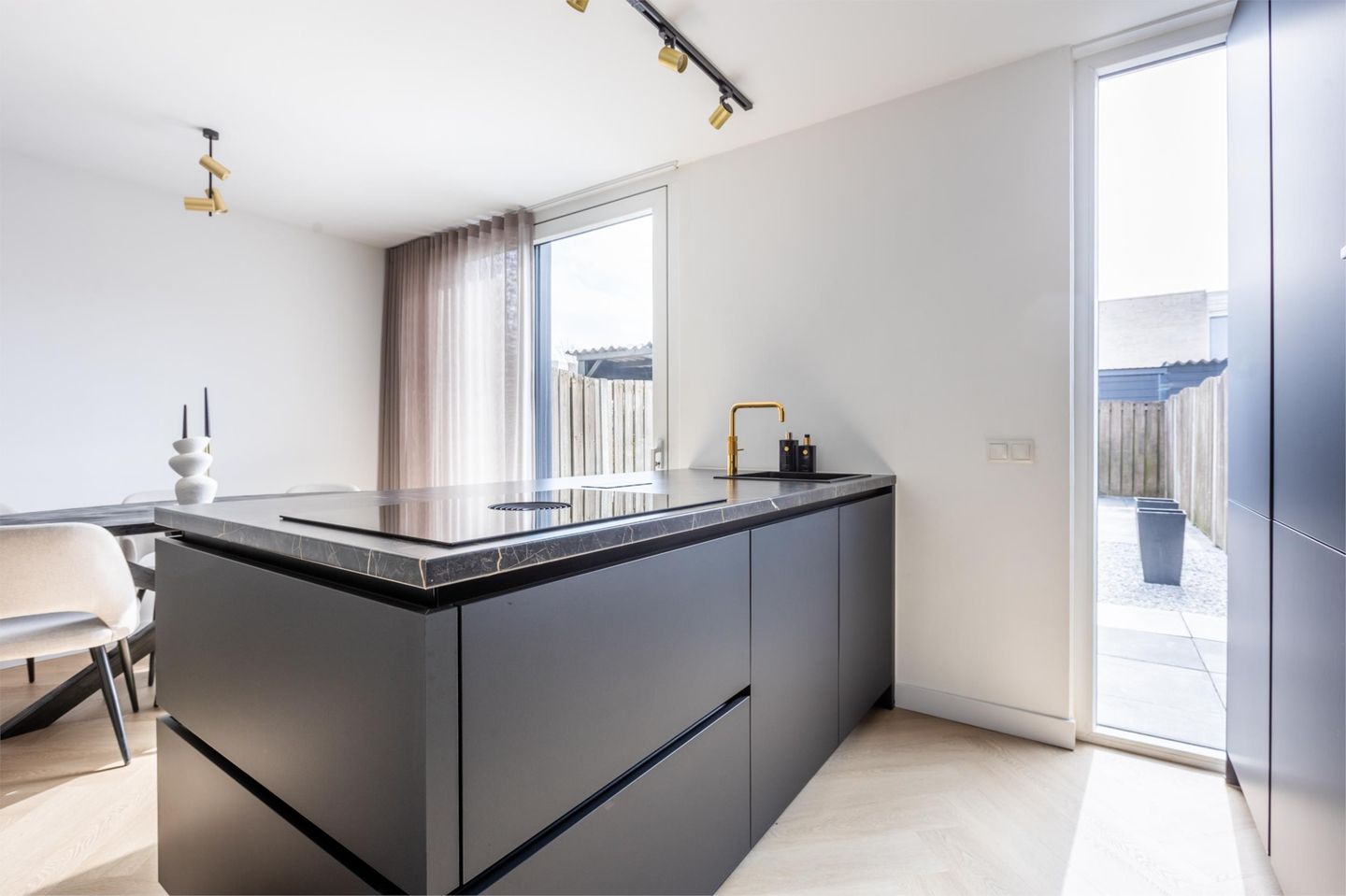 Photo 10 of Rijssenstraat 8