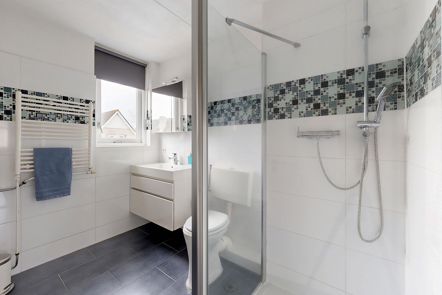 Photo 44 of Hoornbloemstraat 3