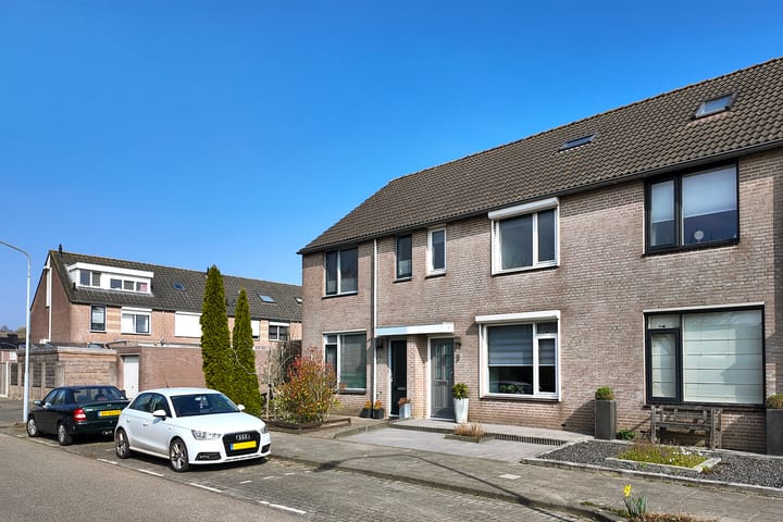 Photo 64 of Hoornbloemstraat 3