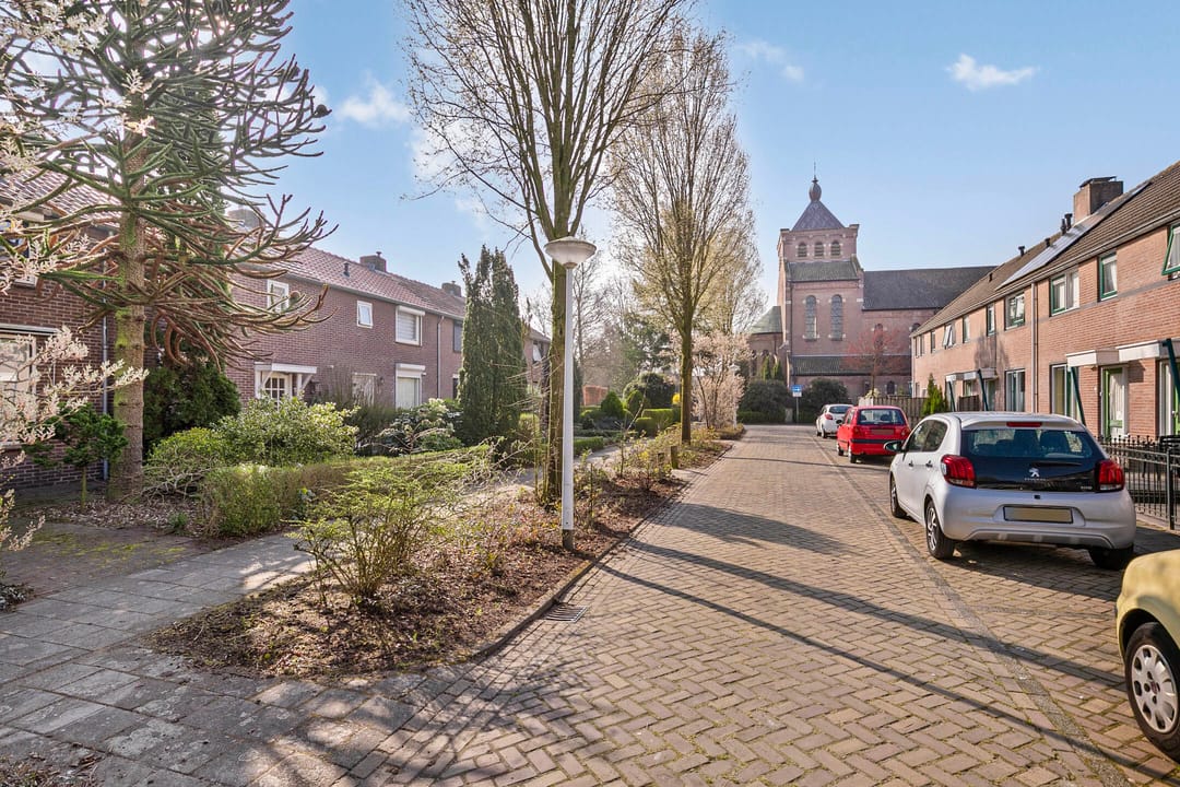 Photo 26 of Prof. Titus Brandsmastraat 9