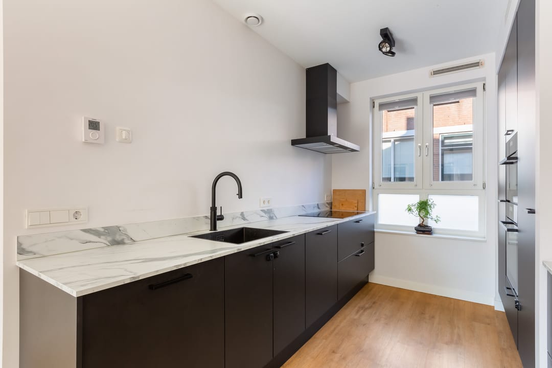 Foto 16 van Hogewalstraat 18-1