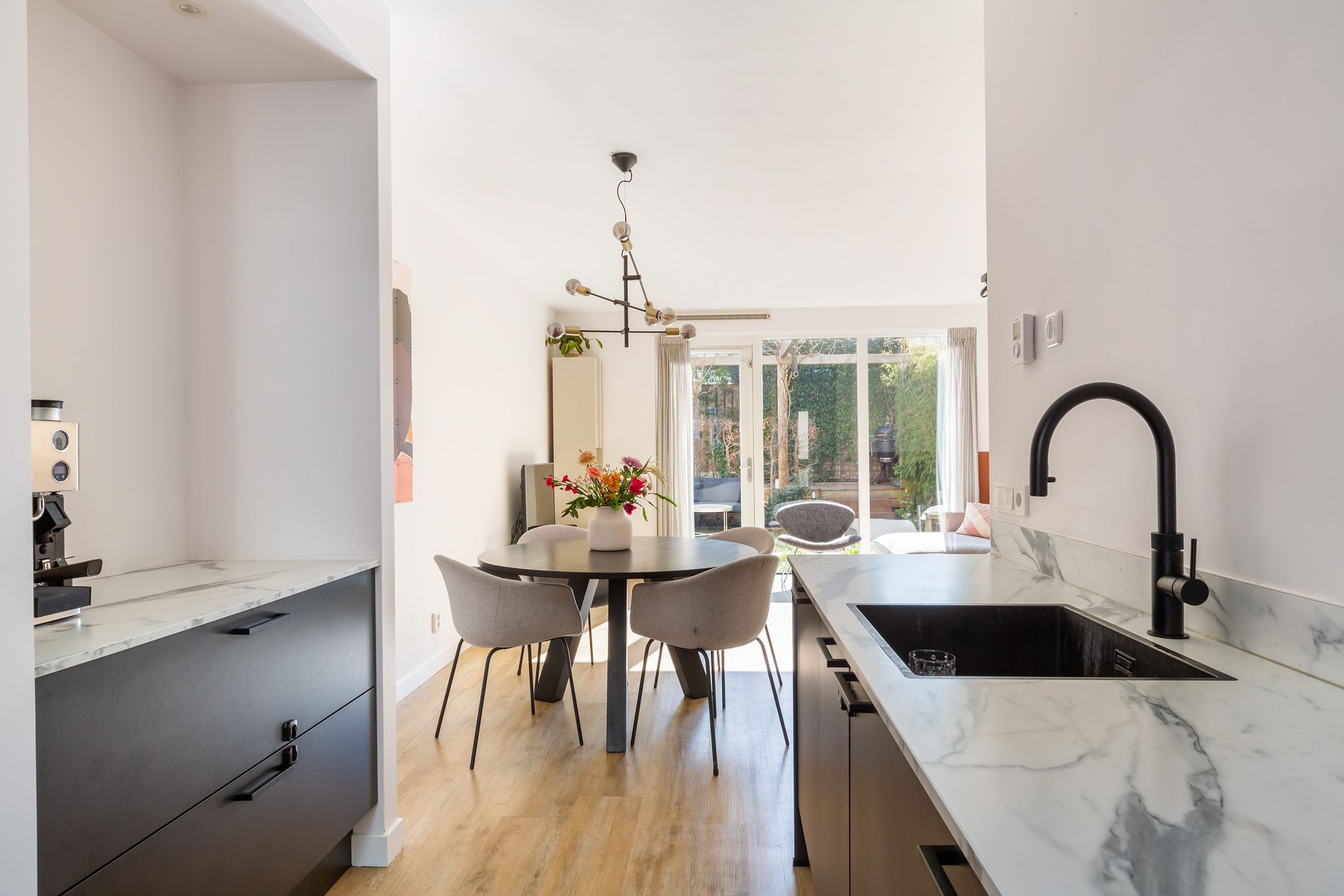 Foto 15 van Hogewalstraat 18-1