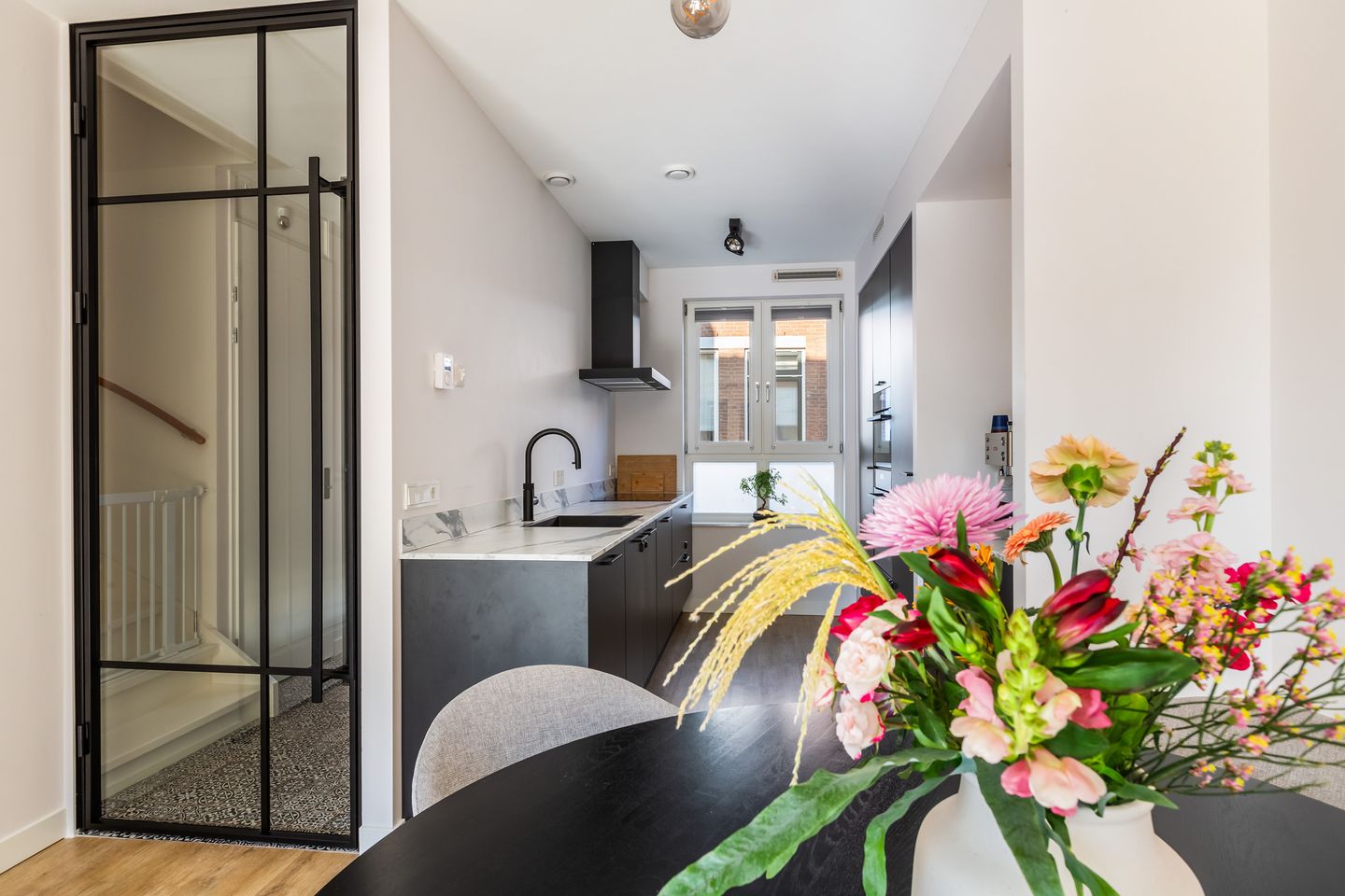 Foto 14 van Hogewalstraat 18-1