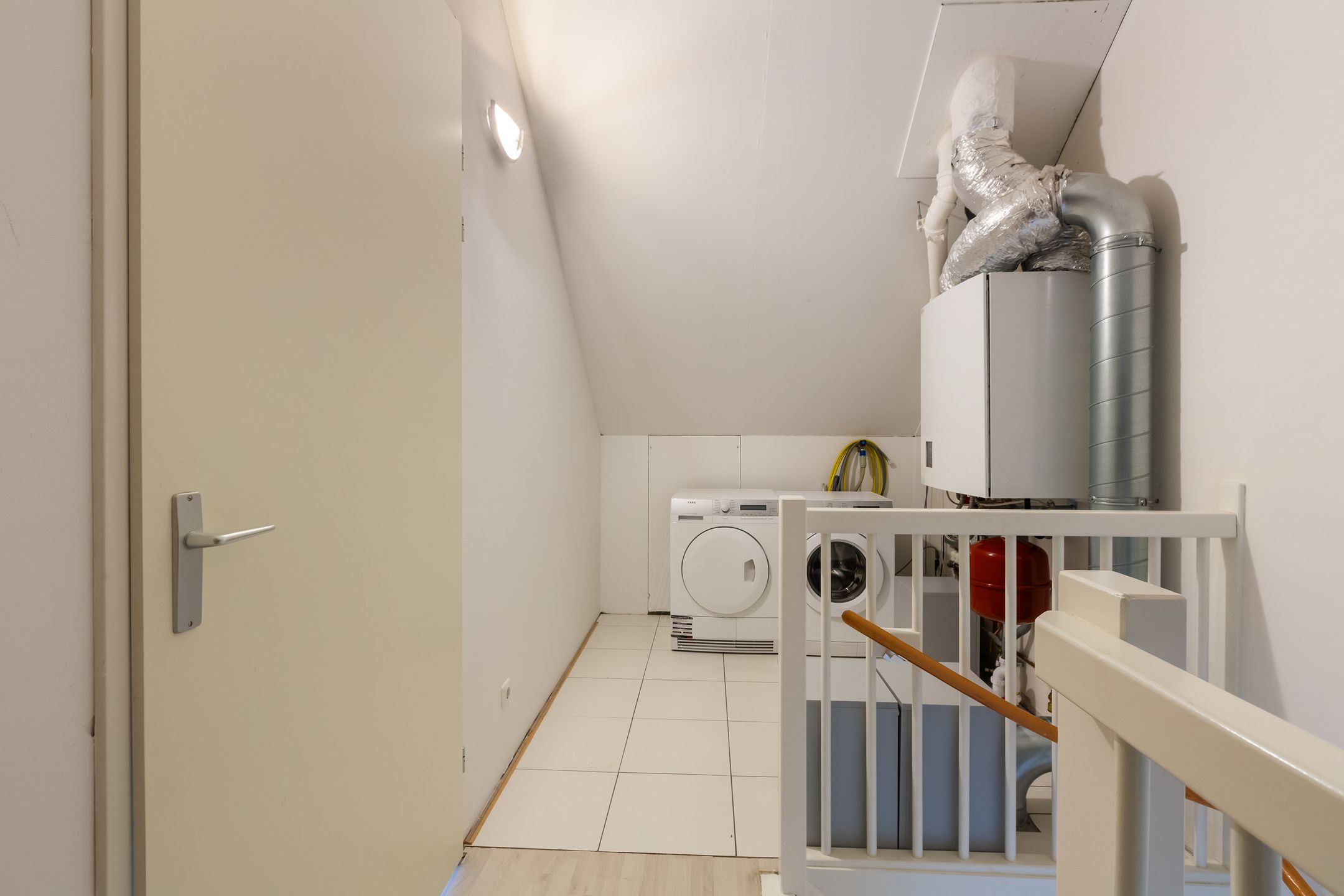 Foto 39 van Hogewalstraat 18-1