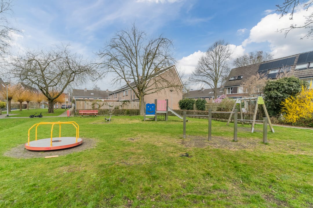 Photo 31 of Akelei 100