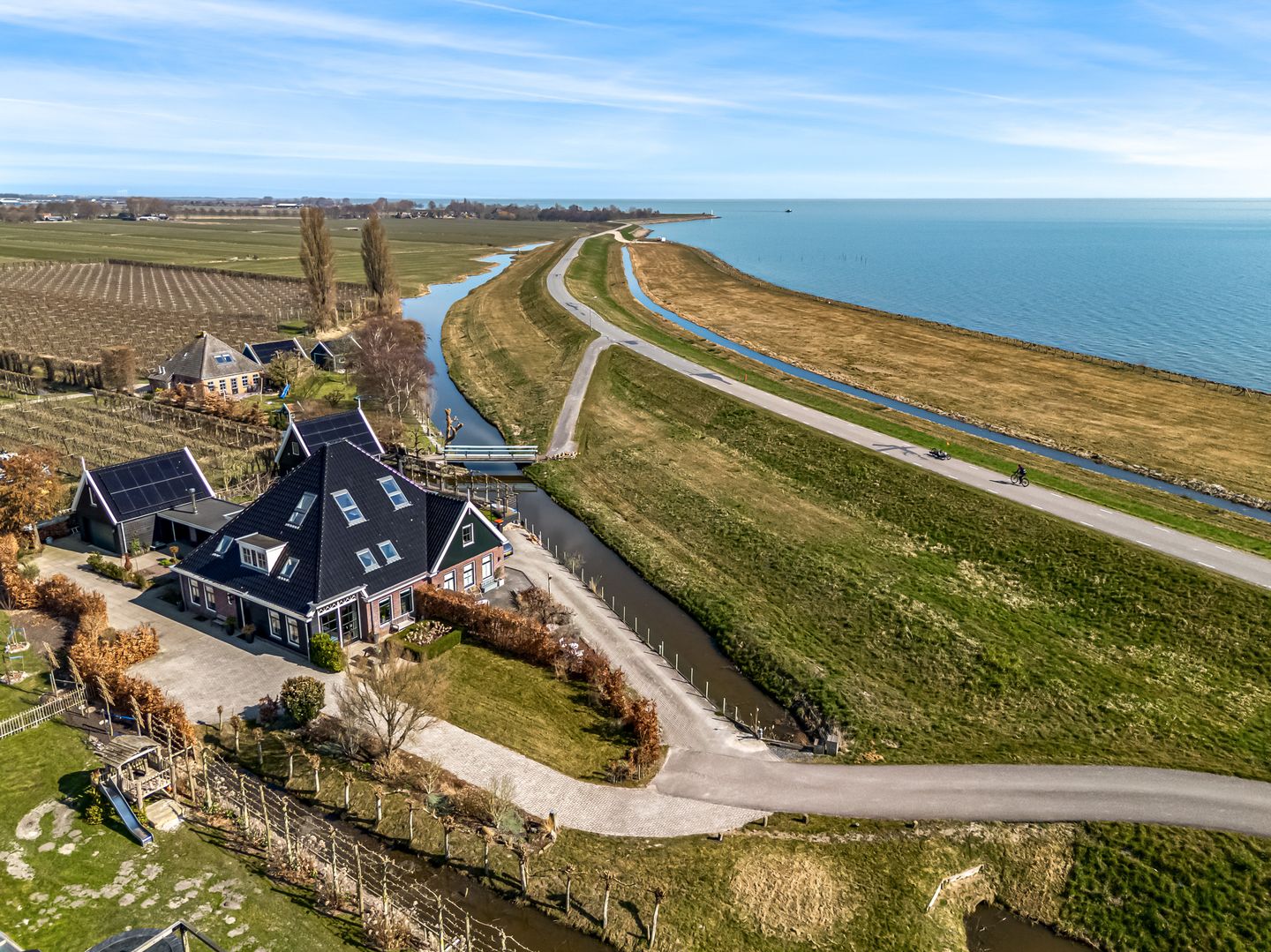 Foto 1 van Zuiderdijk 36