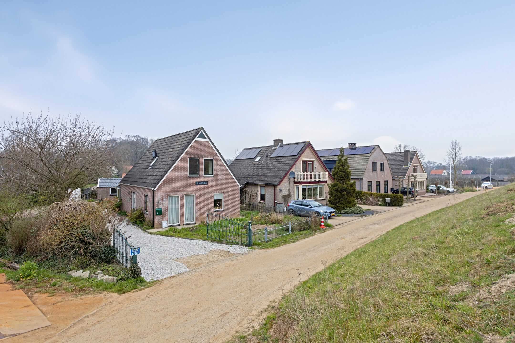 Photo 3 of Waalbandijk 24