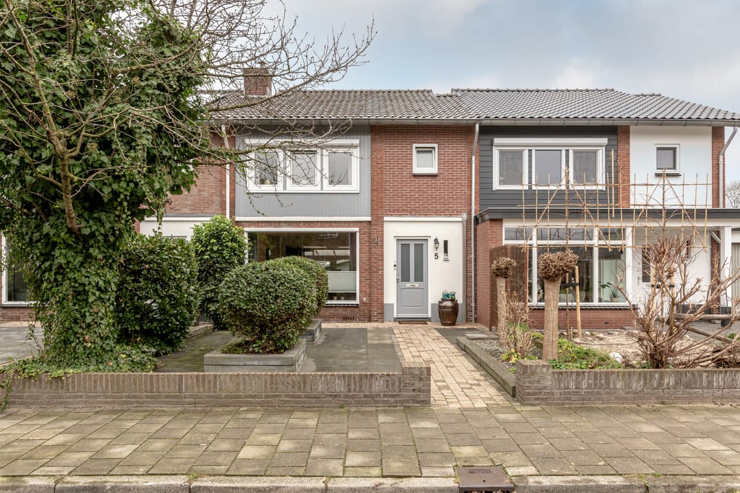 Foto 1 van Middenlaan 5