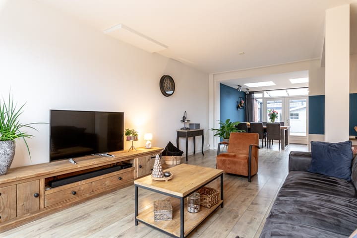 Foto 5 van Middenlaan 5