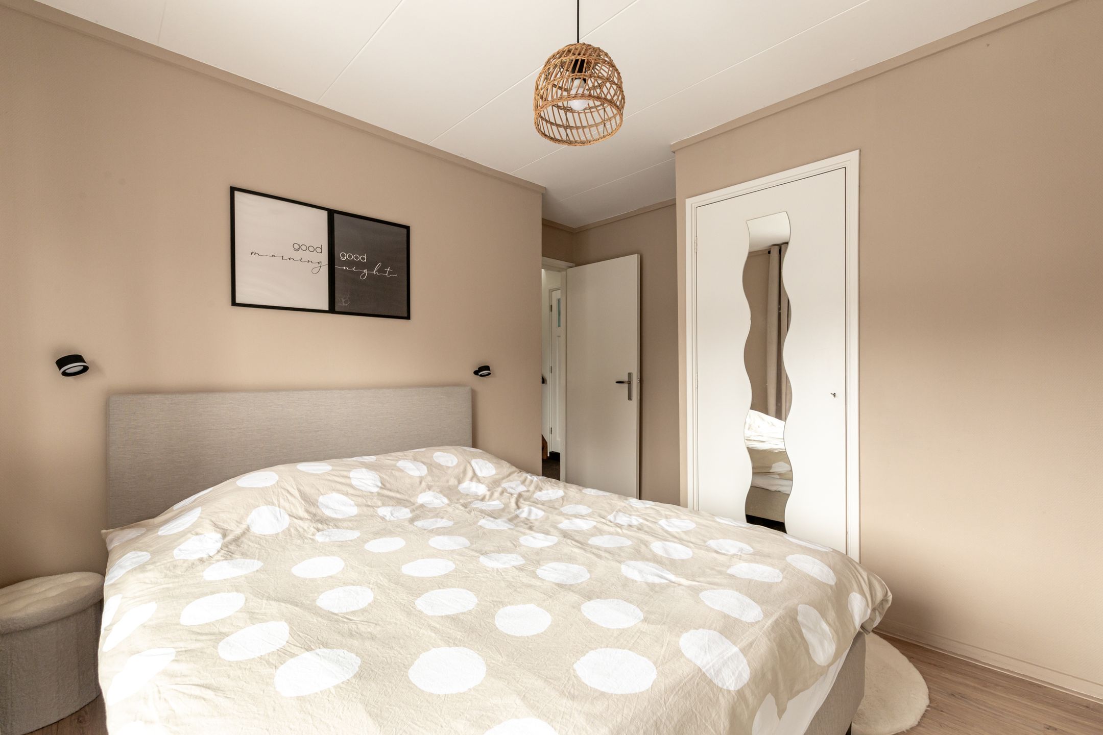 Foto 15 van Middenlaan 5