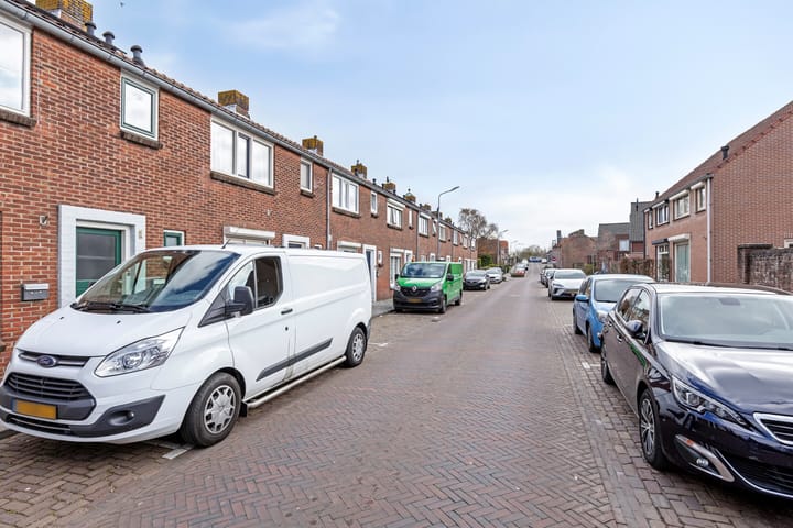 Foto 31 van Burg. Langebeekestraat 32