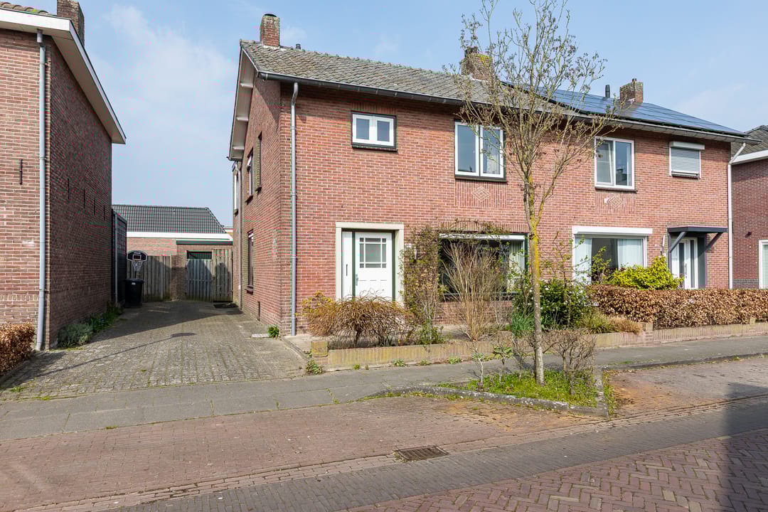 Photo 1 of Emmastraat 27-A