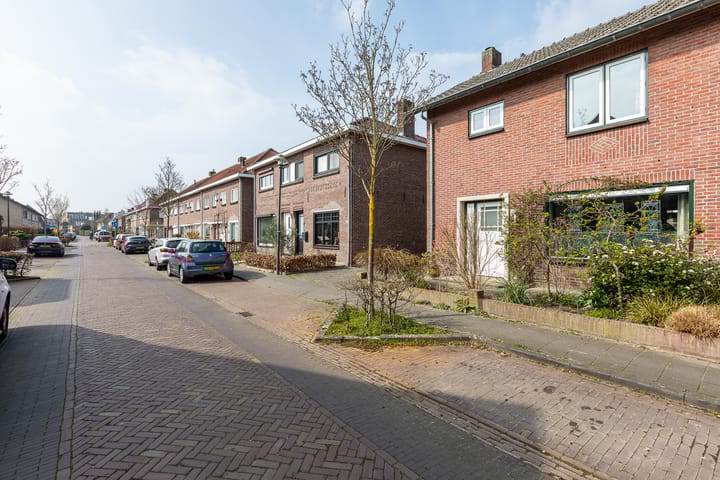 Photo 5 of Emmastraat 27-A